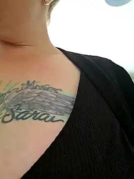 Snapshot of julimonroe chatting on April 10, 2026, 3:30 pm julimonroe online show from April 10, 2026, 3:30 pm