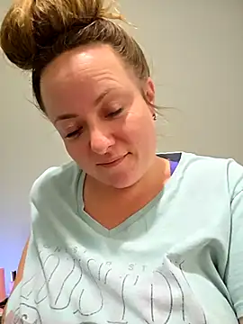 Snapshot of julimonroe chatting on April 10, 2026, 1:12 am julimonroe online show from April 10, 2026, 1:12 am