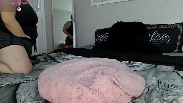 Snapshot of julimonroe chatting on November 23, 2025, 3:05 am julimonroe online show from November 23, 2025, 3:05 am