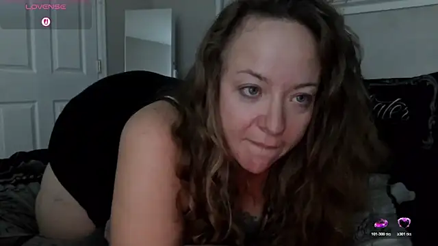 Snapshot of julimonroe chatting on November 20, 2025, 11:00 am julimonroe online show from November 20, 2025, 11:00 am