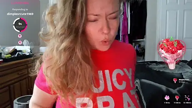 Snapshot of julimonroe chatting on November 22, 2025, 8:13 am julimonroe online show from November 22, 2025, 8:13 am