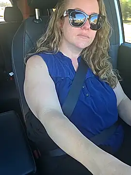 Snapshot of julimonroe chatting on November 13, 2025, 6:01 pm julimonroe online show from November 13, 2025, 6:01 pm