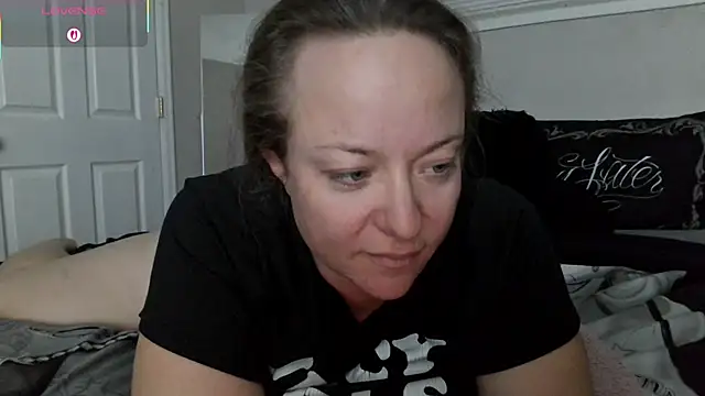 Snapshot of julimonroe chatting on November 6, 2025, 2:48 am julimonroe online show from November 6, 2025, 2:48 am