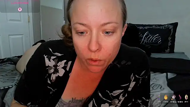 Snapshot of julimonroe chatting on October 30, 2025, 10:50 pm julimonroe online show from October 30, 2025, 10:50 pm