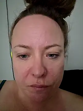 Snapshot of julimonroe chatting on March 27, 2026, 1:23 pm julimonroe online show from March 27, 2026, 1:23 pm