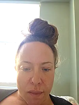 Snapshot of julimonroe chatting on November 14, 2025, 7:28 pm julimonroe online show from November 14, 2025, 7:28 pm