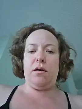 Snapshot of julimonroe chatting on June 2, 2026, 1:38 am julimonroe online show from June 2, 2026, 1:38 am