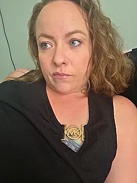 Snapshot of julimonroe chatting on April 1, 2026, 3:53 pm julimonroe online show from April 1, 2026, 3:53 pm