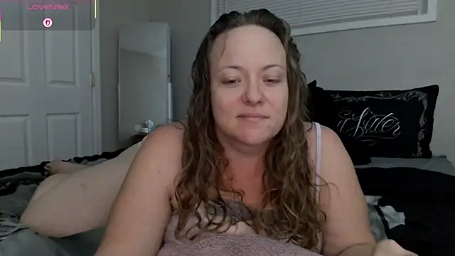 Snapshot of julimonroe chatting on November 9, 2025, 3:10 am julimonroe online show from November 9, 2025, 3:10 am