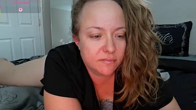 Snapshot of julimonroe chatting on November 16, 2025, 11:08 pm julimonroe online show from November 16, 2025, 11:08 pm