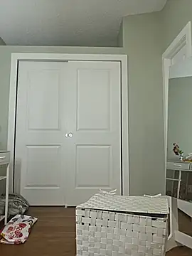 julimonroe online show from May 19, 2026, 1:56 am