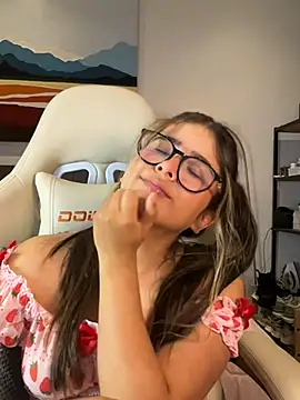 Snapshot of Stormiie777 chatting on January 4, 2025, 5:16 am Stormiie777 online show from January 4, 2025, 5:16 am