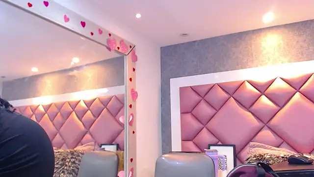 DanielaDuff online show from February 18, 2026, 7:32 pm