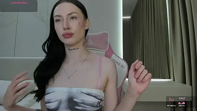 Snapshot of JenniferQueen11 chatting on May 21, 2026, 2:47 pm JenniferQueen11 online show from May 21, 2026, 2:47 pm