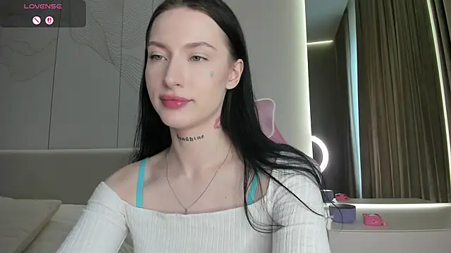 Snapshot of JenniferQueen11 chatting on May 9, 2026, 8:28 am JenniferQueen11 online show from May 9, 2026, 8:28 am