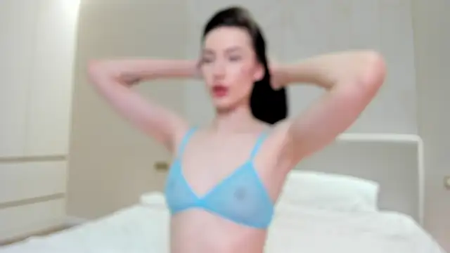 JenniferQueen11 online show from November 5, 2025, 4:21 pm