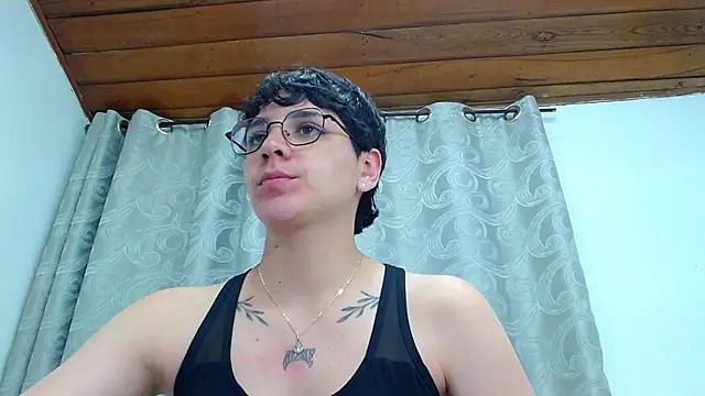 Snapshot of bad_giirl_ chatting on October 17, 2025, 6:32 pm bad giirl  online show from October 17, 2025, 6:32 pm