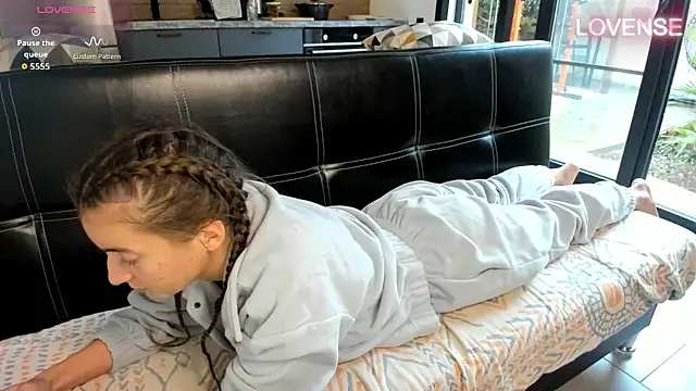 ElizSweet online show from January 13, 2026, 10:52 am