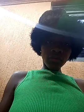 Snapshot of Petite_li chatting on December 20, 2025, 4:26 am Petite li online show from December 20, 2025, 4:26 am