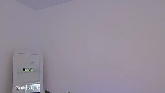 Snapshot of Fallinlove1 chatting on March 2, 2026, 11:06 am Fallinlove1 online show from March 2, 2026, 11:06 am