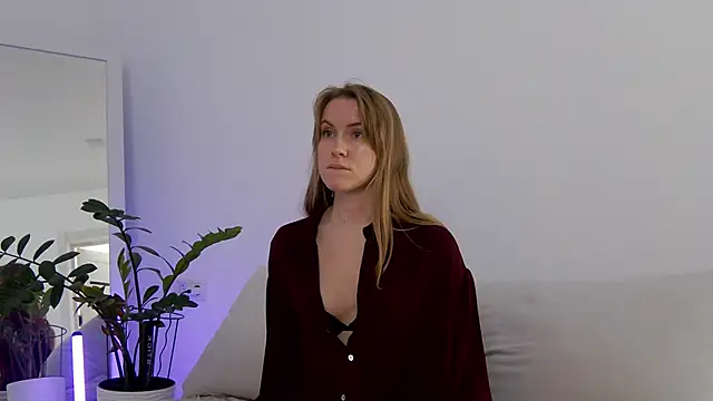 Snapshot of Fallinlove1 chatting on March 14, 2026, 12:44 pm Fallinlove1 online show from March 14, 2026, 12:44 pm