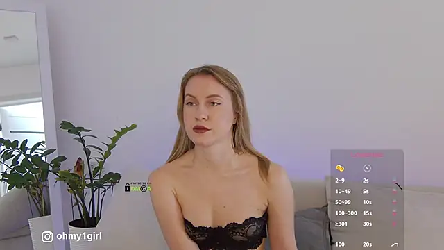 Snapshot of Fallinlove1 chatting on March 3, 2026, 7:26 am Fallinlove1 online show from March 3, 2026, 7:26 am