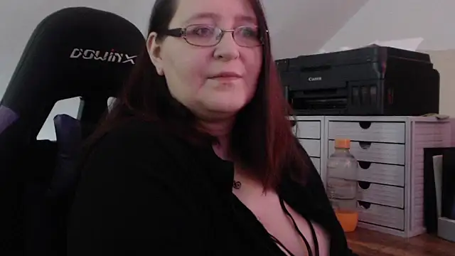 LeaLove86 online show from August 1, 2026, 2:48 pm