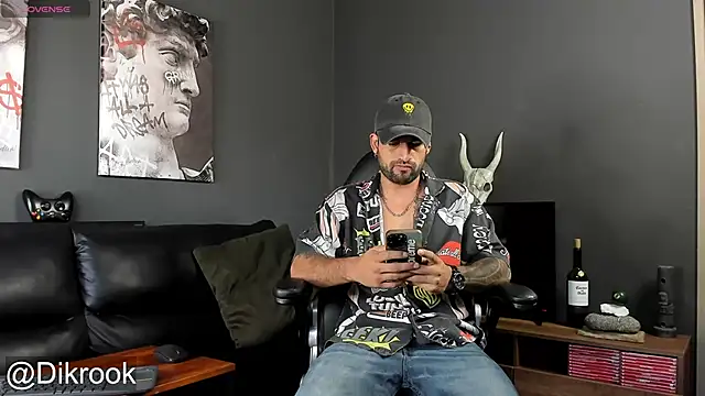 Snapshot of Davevilboy chatting on January 20, 2025, 12:18 pm Davevilboy online show from January 20, 2025, 12:18 pm