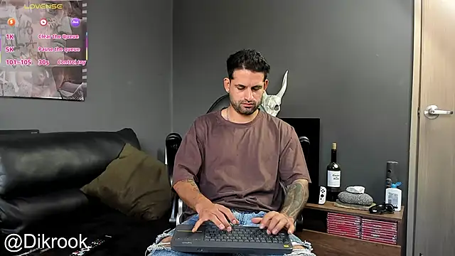 Snapshot of Davevilboy chatting on February 6, 2025, 12:15 pm Davevilboy online show from February 6, 2025, 12:15 pm
