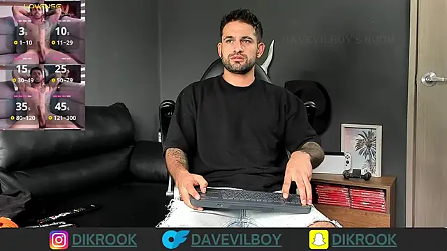 Snapshot of Davevilboy chatting on March 12, 2025, 12:26 pm Davevilboy online show from March 12, 2025, 12:26 pm