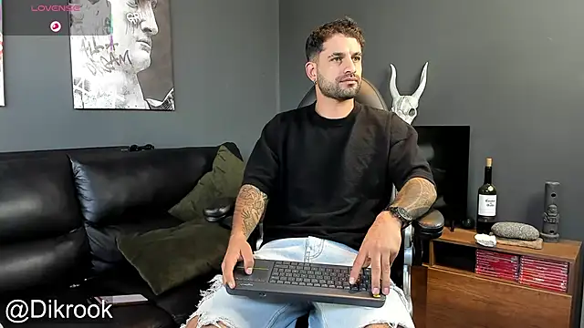 Snapshot of Davevilboy chatting on January 30, 2025, 12:37 pm Davevilboy online show from January 30, 2025, 12:37 pm