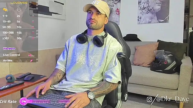 Snapshot of Davevilboy chatting on October 5, 2025, 2:41 pm Davevilboy online show from October 5, 2025, 2:41 pm