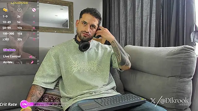 Snapshot of Davevilboy chatting on October 21, 2025, 12:48 pm Davevilboy online show from October 21, 2025, 12:48 pm