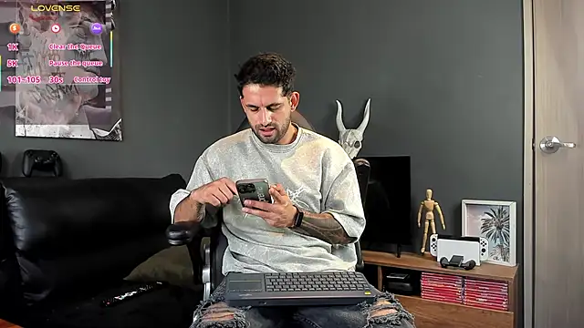Snapshot of Davevilboy chatting on February 7, 2025, 12:17 pm Davevilboy online show from February 7, 2025, 12:17 pm