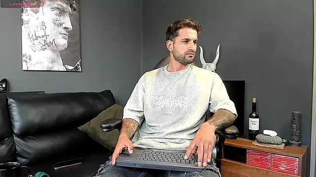 Snapshot of Davevilboy chatting on January 14, 2025, 12:45 pm Davevilboy online show from January 14, 2025, 12:45 pm