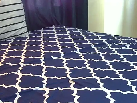 sexy-lincie online show from June 27, 2026, 5:35 am