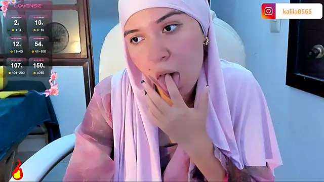 MatchedEyebrow online show from October 23, 2025, 9:24 pm