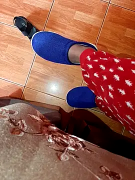 feet toes online show from December 15, 2025, 6:19 am