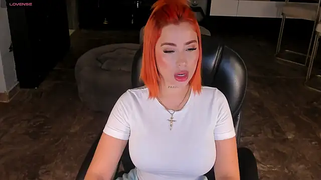 Snapshot of MadelineFox chatting on September 28, 2025, 12:45 pm MadelineFox online show from September 28, 2025, 12:45 pm