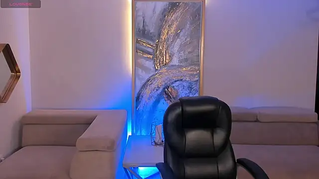 Snapshot of MadelineFox chatting on October 16, 2025, 10:01 am MadelineFox online show from October 16, 2025, 10:01 am