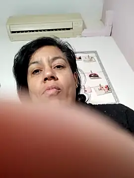 Snapshot of Molly_newman6 chatting on November 5, 2025, 5:32 am Molly newman6 online show from November 5, 2025, 5:32 am