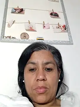 Snapshot of Molly_newman6 chatting on May 7, 2026, 12:04 am Molly newman6 online show from May 7, 2026, 12:04 am