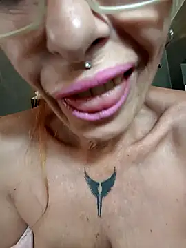 FrozenWaffle online show from December 3, 2025, 2:38 pm