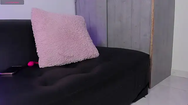 sofiaa snoww online show from March 7, 2026, 3:35 am