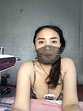 Snapshot of _Shimmerlyn_ chatting on February 7, 2026, 6:32 am Shimmerlyn online show from February 7, 2026, 6:32 am