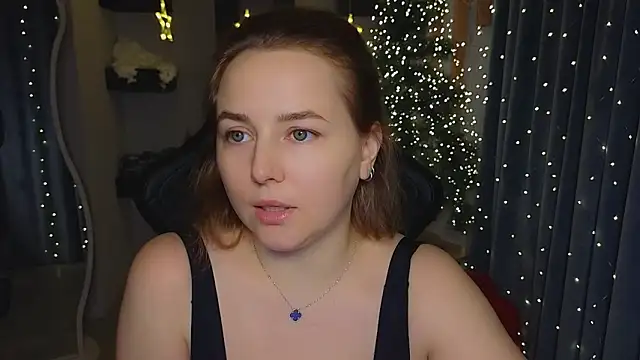 Snapshot of Mira_Mermayd chatting on December 15, 2025, 8:09 am Mira Mermayd online show from December 15, 2025, 8:09 am