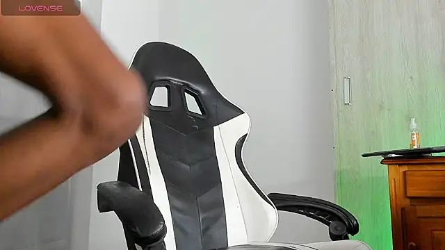 YeremiBrowm online show from September 28, 2025, 4:58 pm