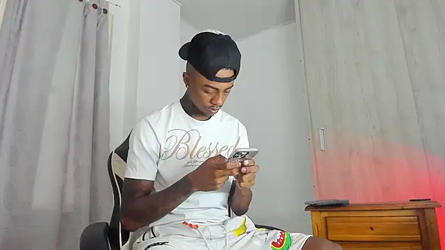 YeremiBrowm online show from September 9, 2025, 3:43 pm