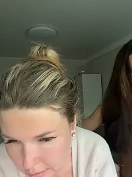 Snapshot of AngelMiaM chatting on May 21, 2026, 4:37 pm AngelMiaM online show from May 21, 2026, 4:37 pm