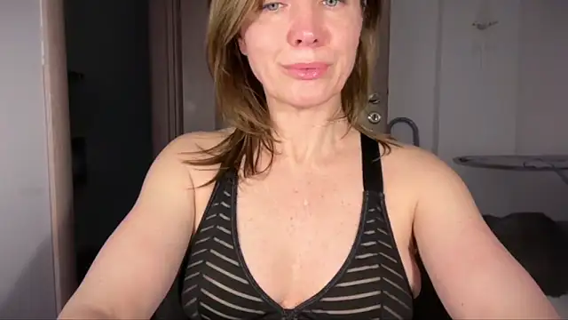 Snapshot of RachellAmazing chatting on April 28, 2026, 6:23 pm RachellAmazing online show from April 28, 2026, 6:23 pm
